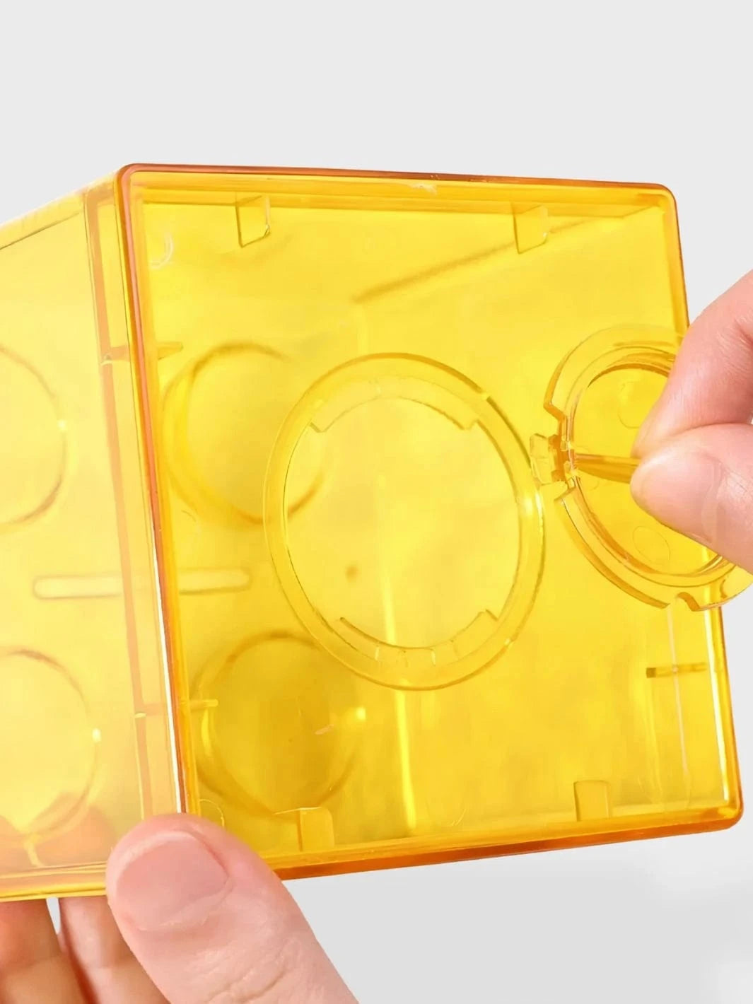 Tirelire en plastique