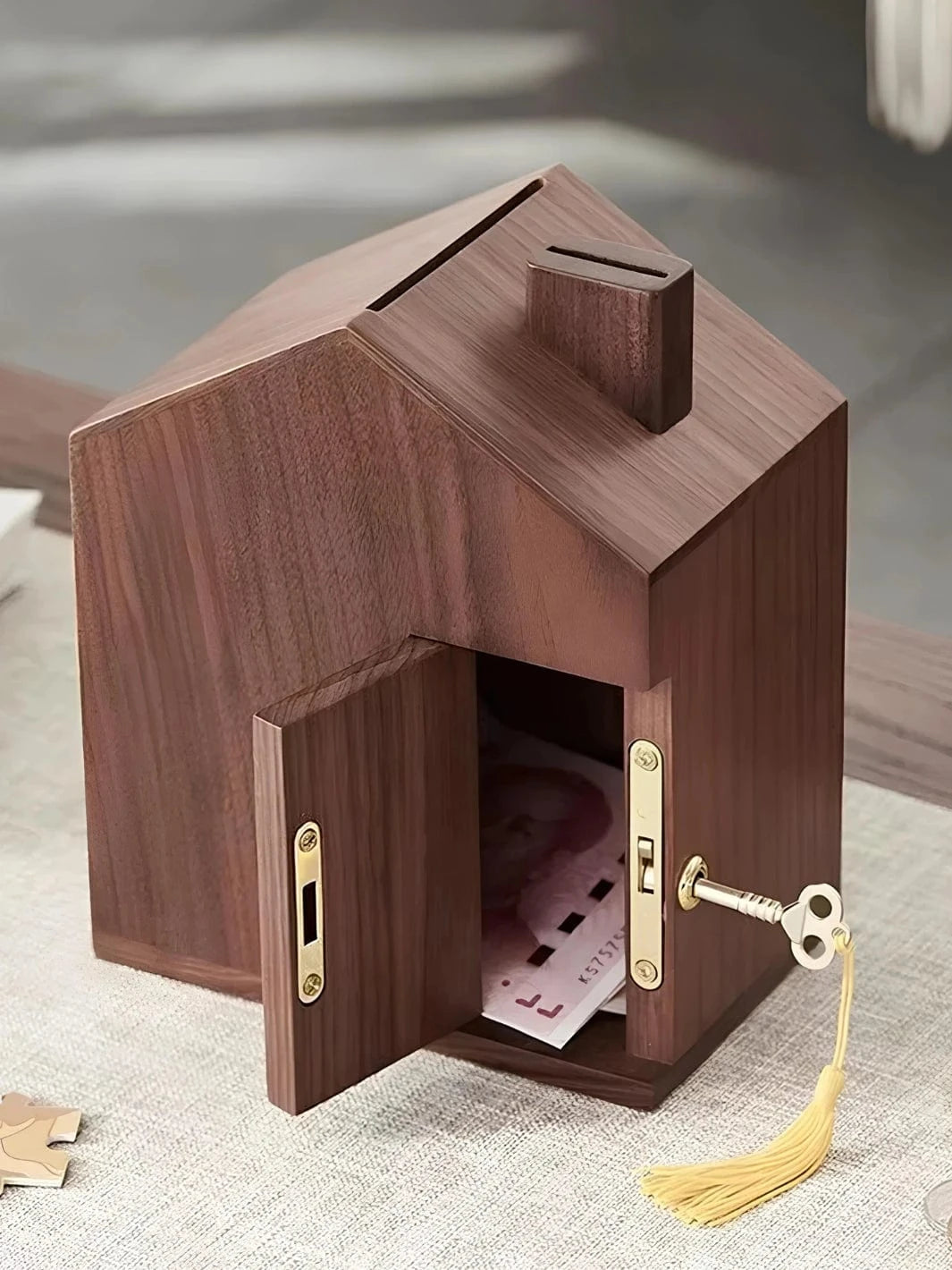 Tirelire maison en bois