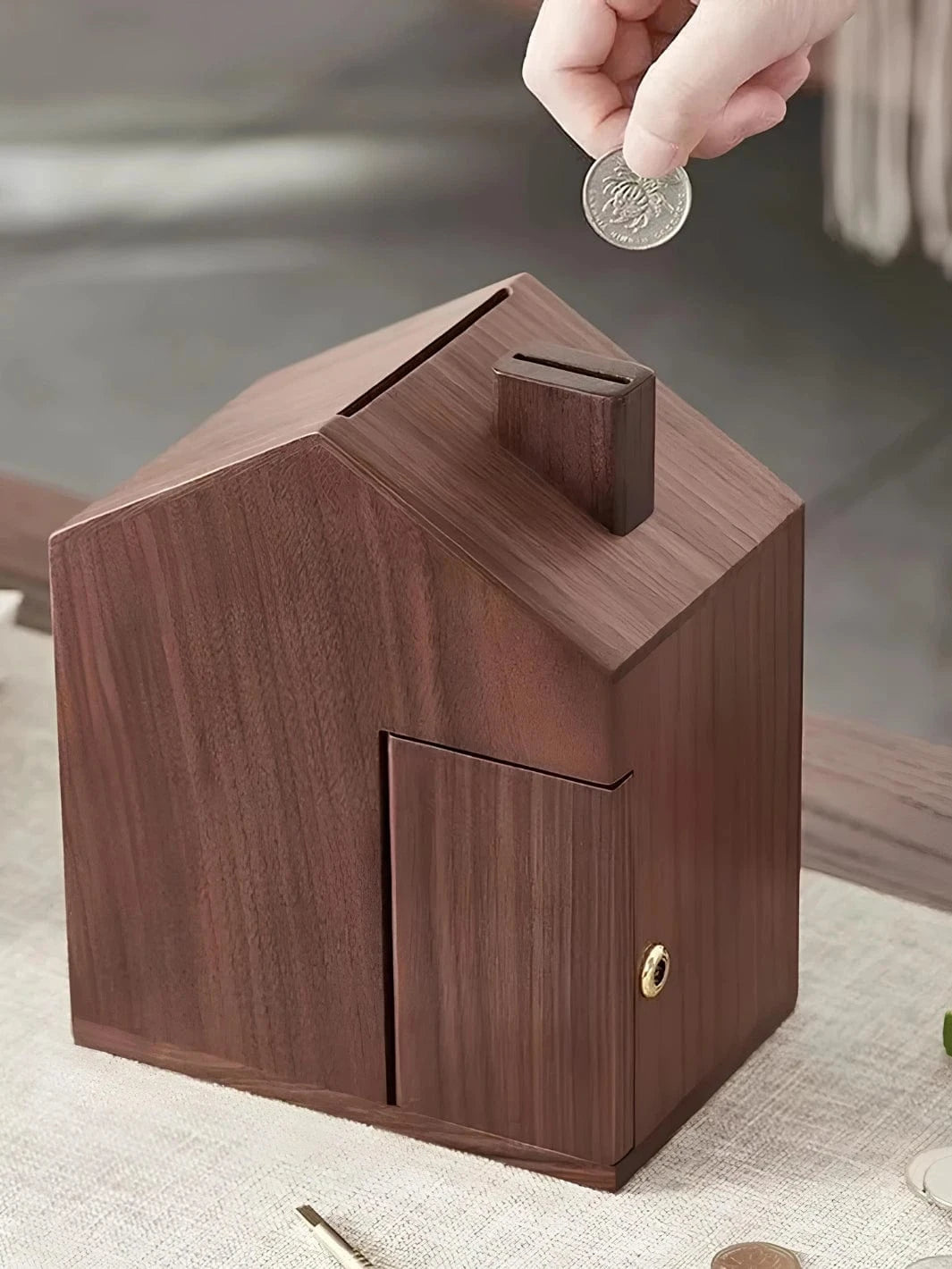Tirelire maison en bois